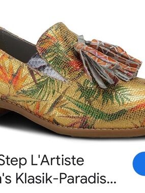 L'ATISTE Metallic Gold Tropical Tassel Loafers